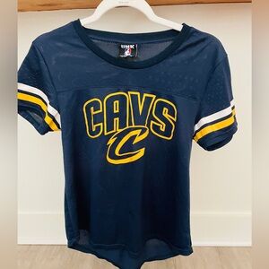 NBA Cleveland Cavaliers Women’s Mesh Jersey T-Shirt by Junk Food – Size M